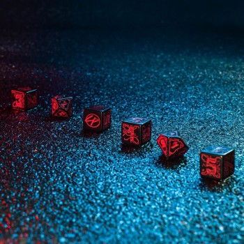  Cyberpunk RED Essential kauliukų rinkinys juodos ir raudonos spalvos